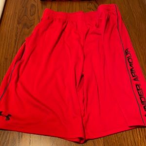 Under armour youth xl red athletic shorts